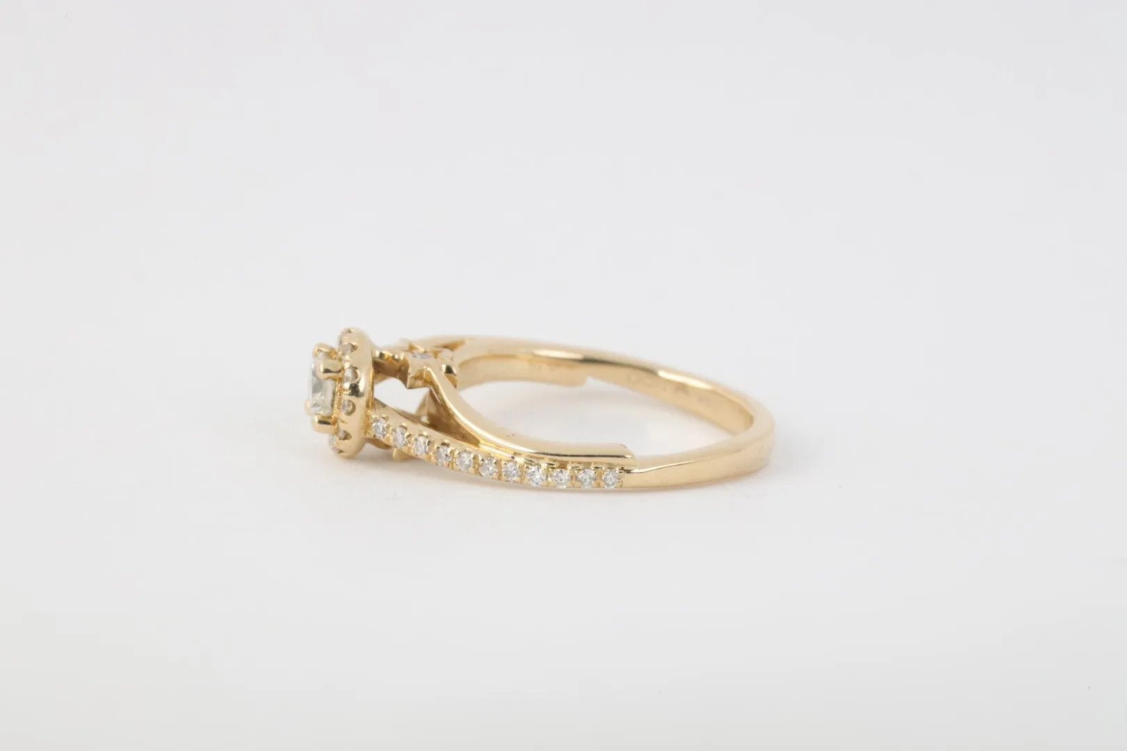 14k Yellow Gold 0.25tcw Diamond Ring Size 3.25 (2.39g.)