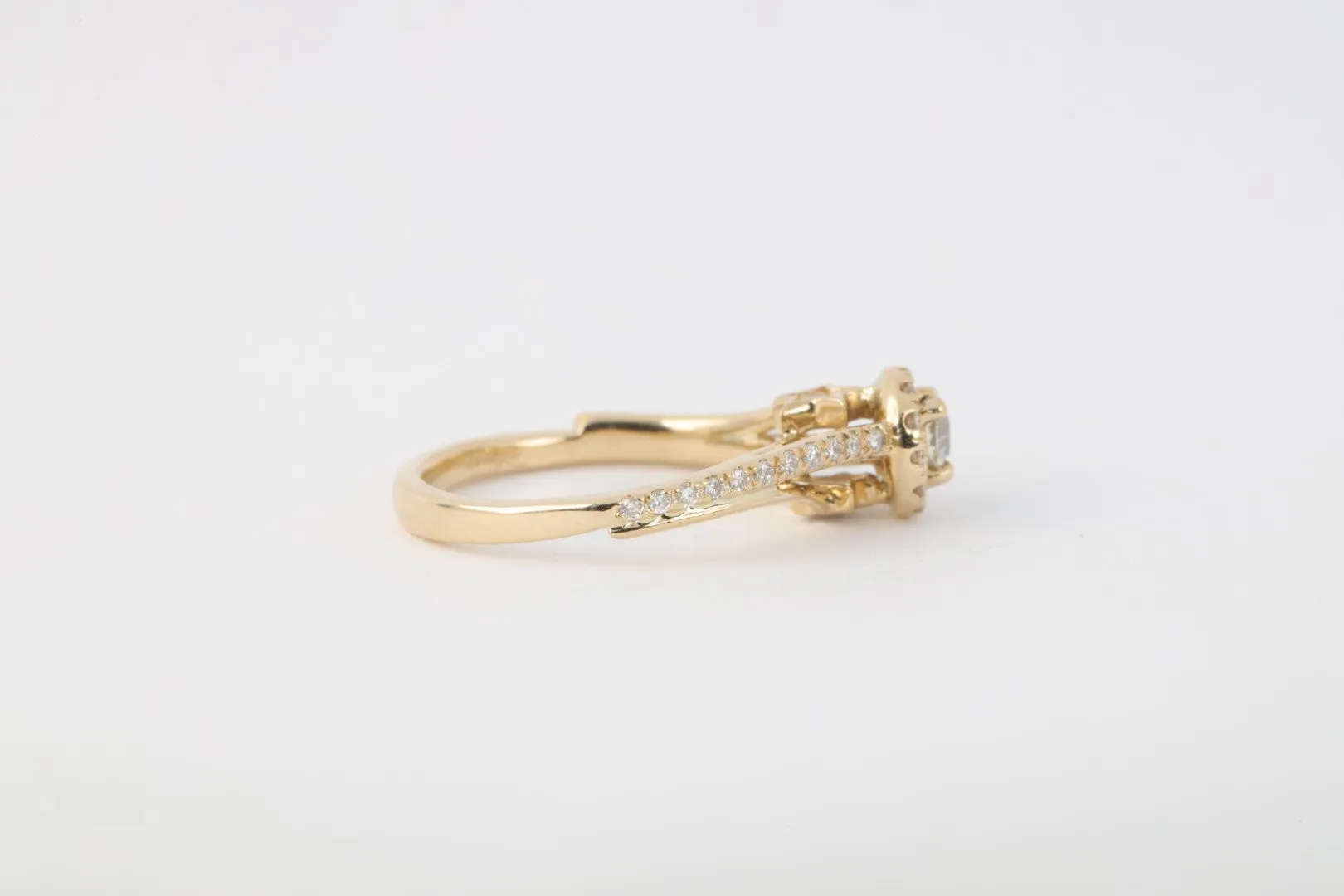 14k Yellow Gold 0.25tcw Diamond Ring Size 3.25 (2.39g.)