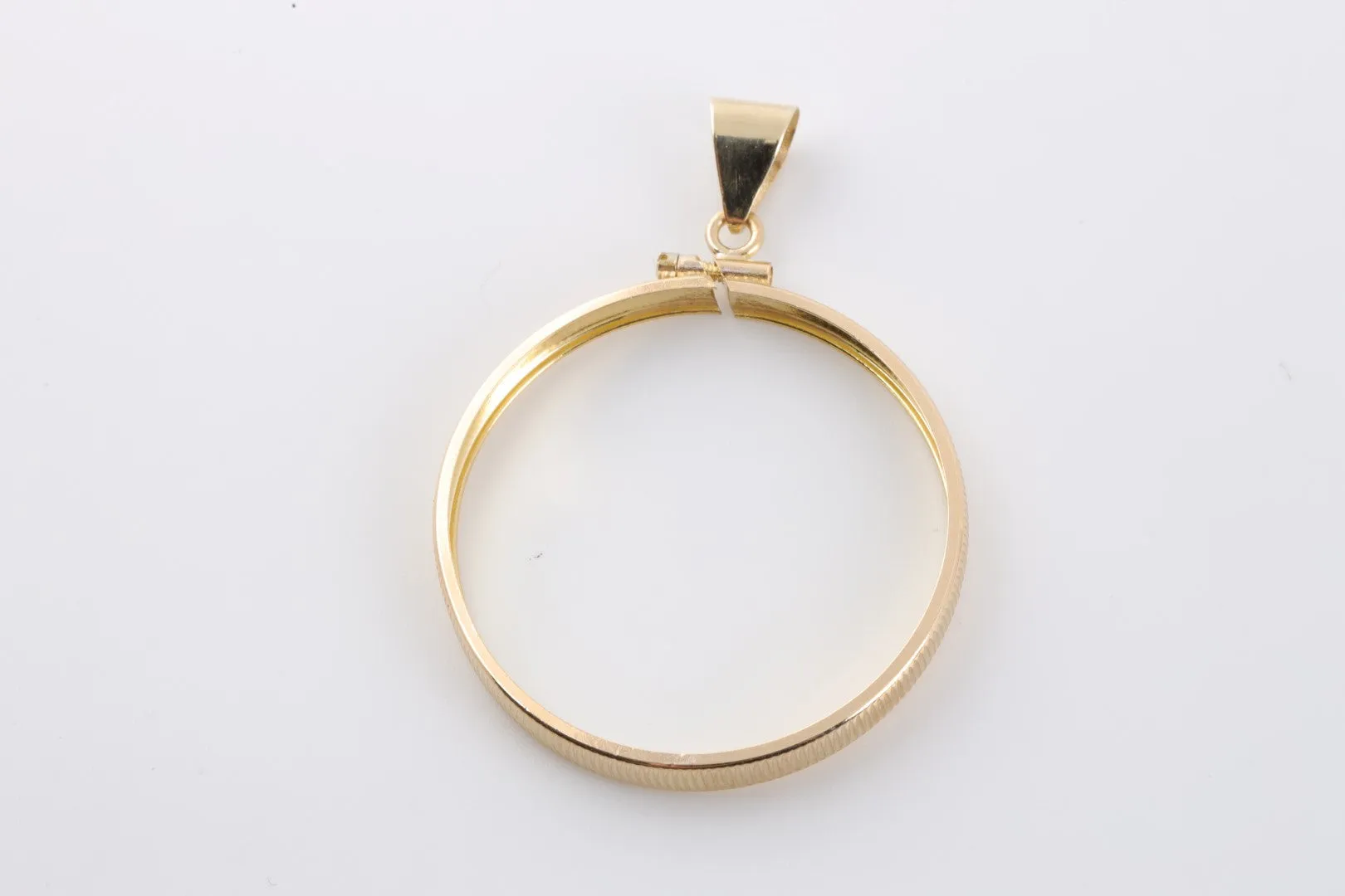 14k Yellow Gold Coin Bezel Pendant (2.67g.)