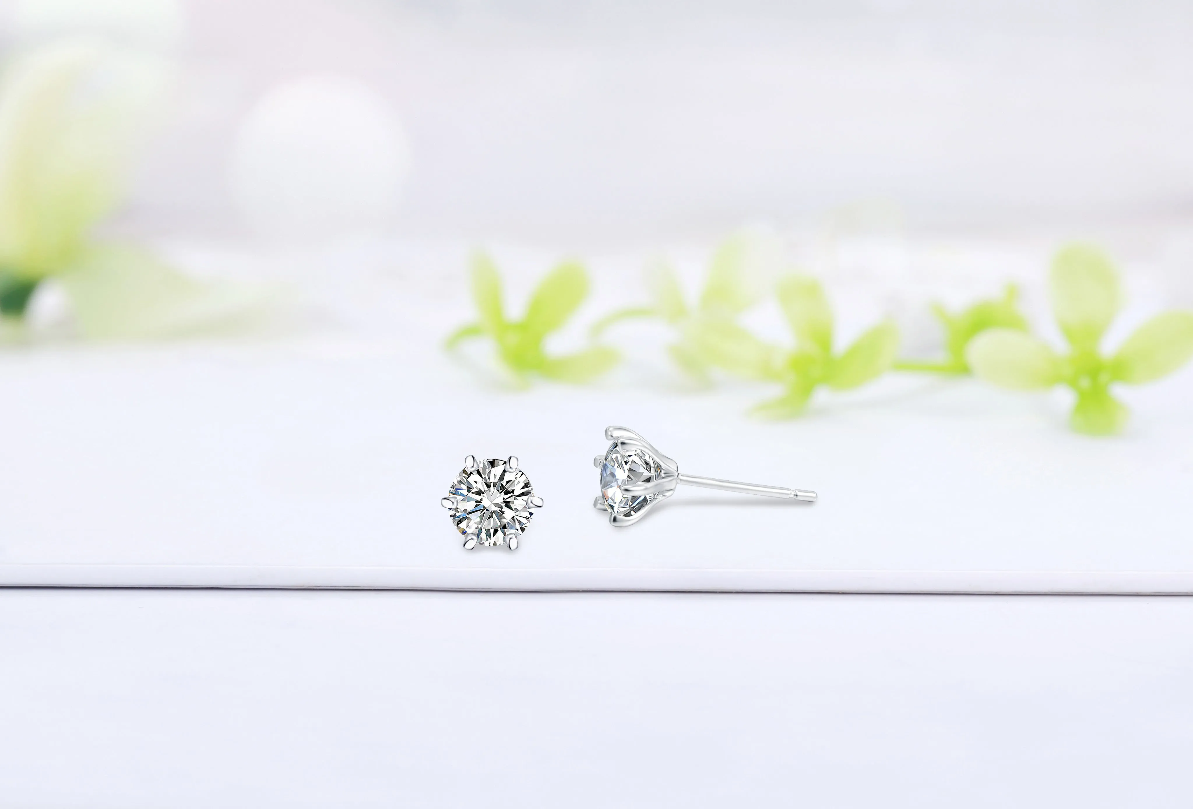 Sterling silver cute little white crystal earring