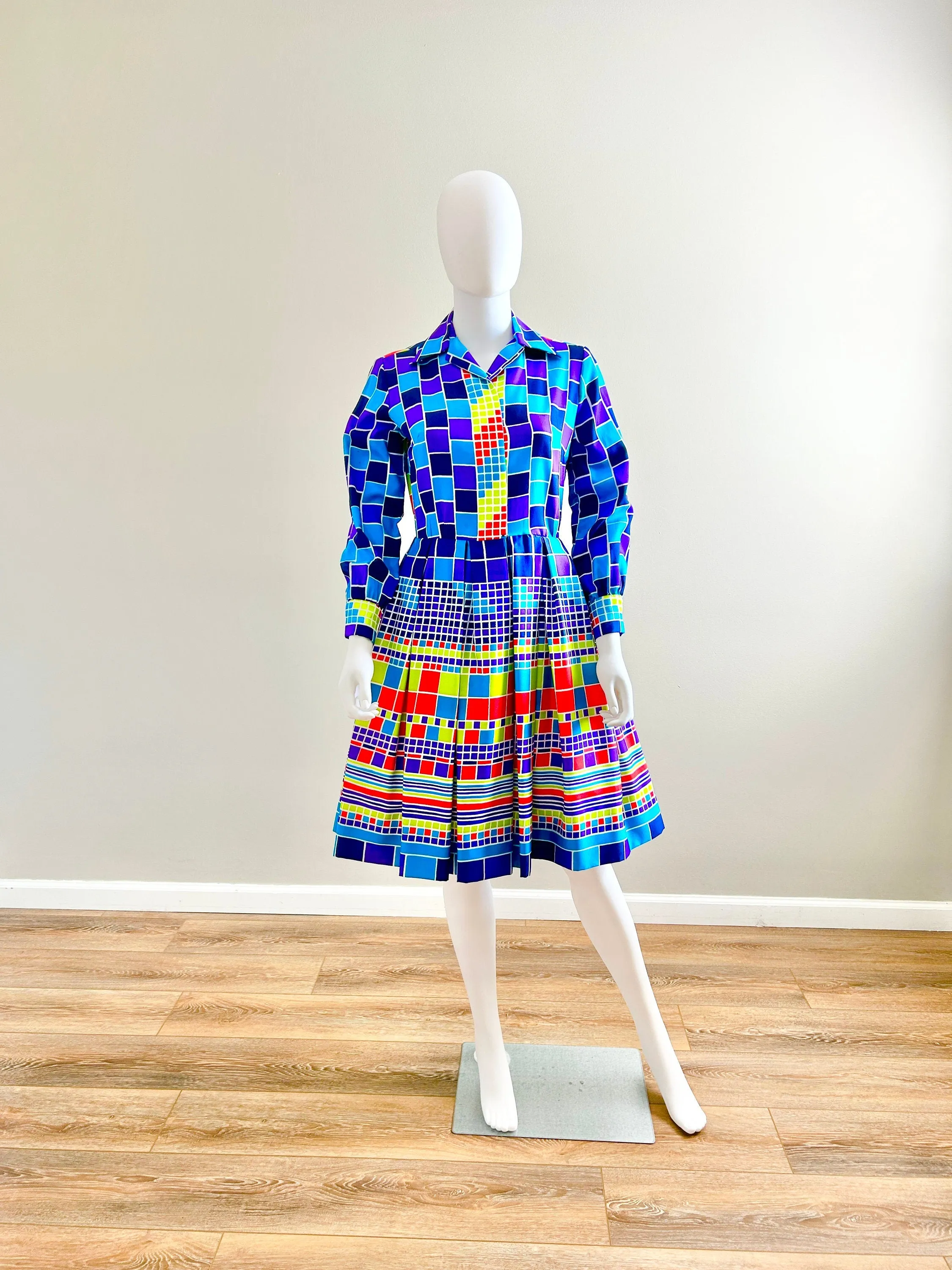 Vintage 1960s Shirtdress / 60s retro blue and purple abstract dress / Size S M